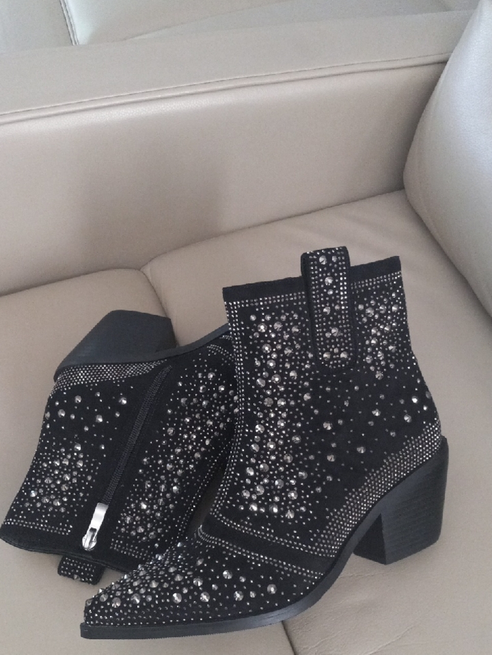 Isnom Western Style Black Crystal-Embellished Pointed Ankle Booties Sz 8